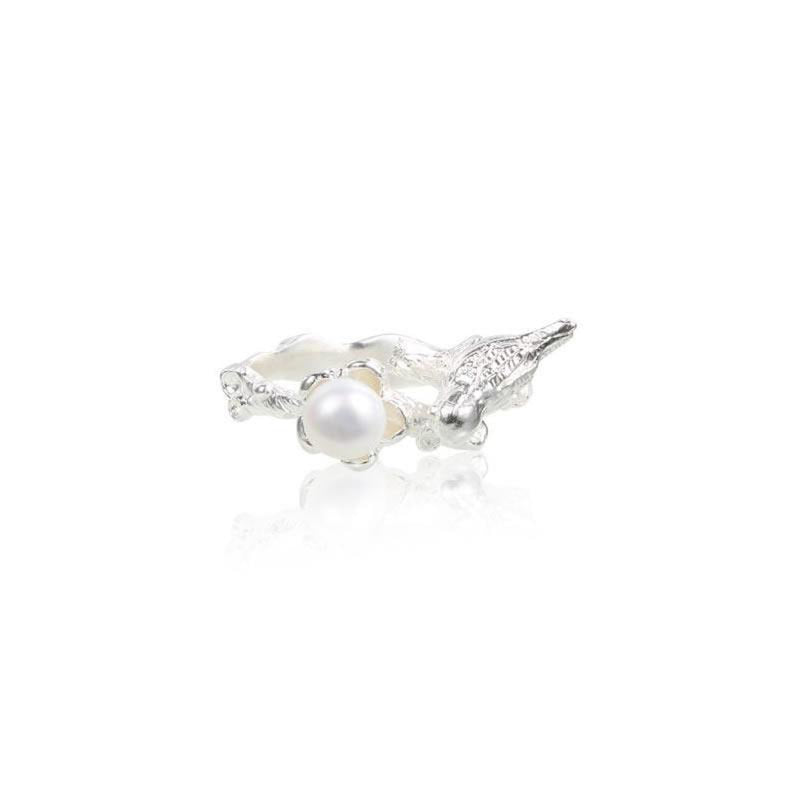 A Magpie's Eye Pearl Ring