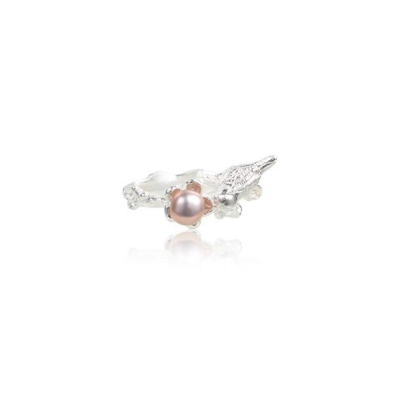 A Magpie's Eye Pearl Ring